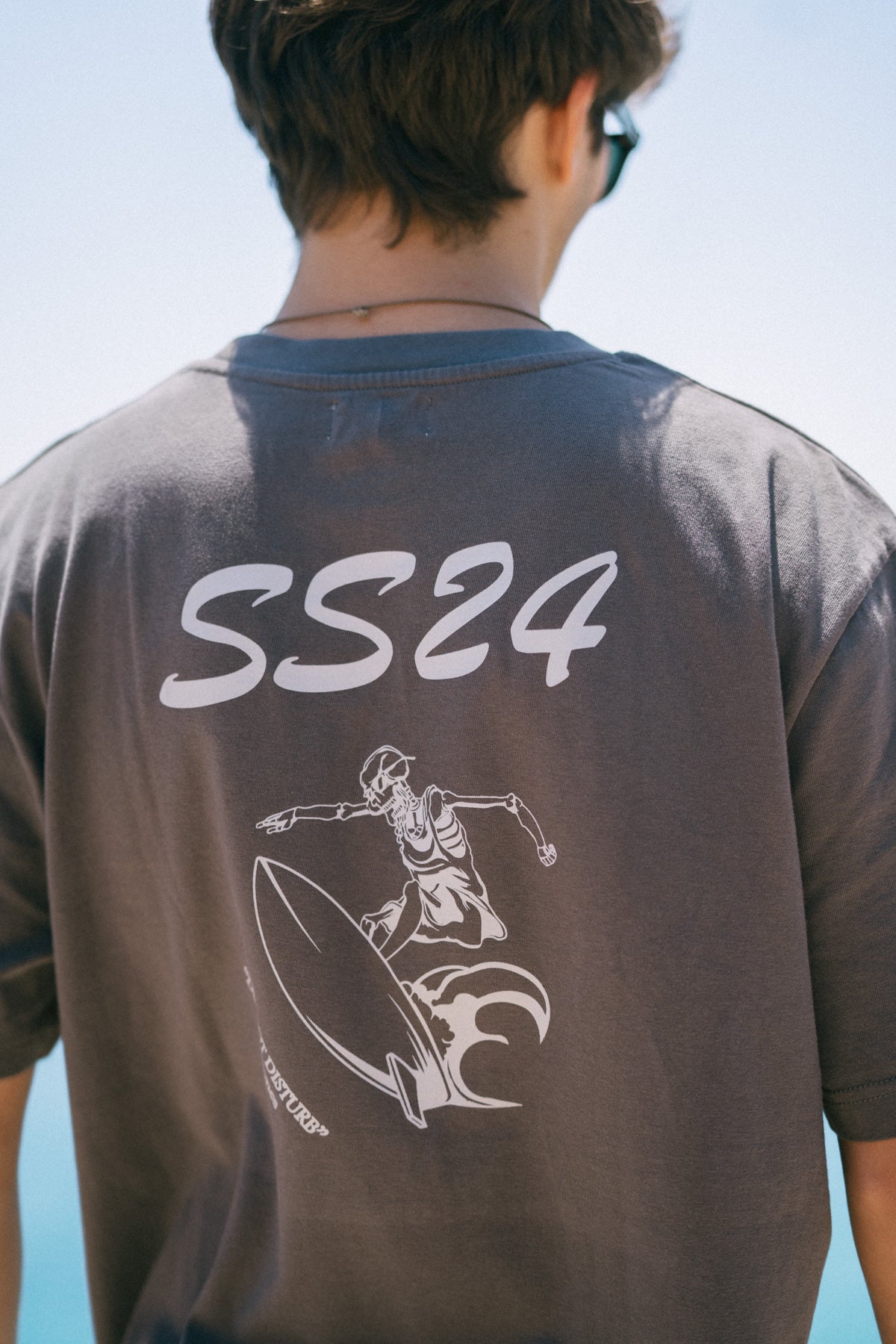 GREY "SURFER" TEE